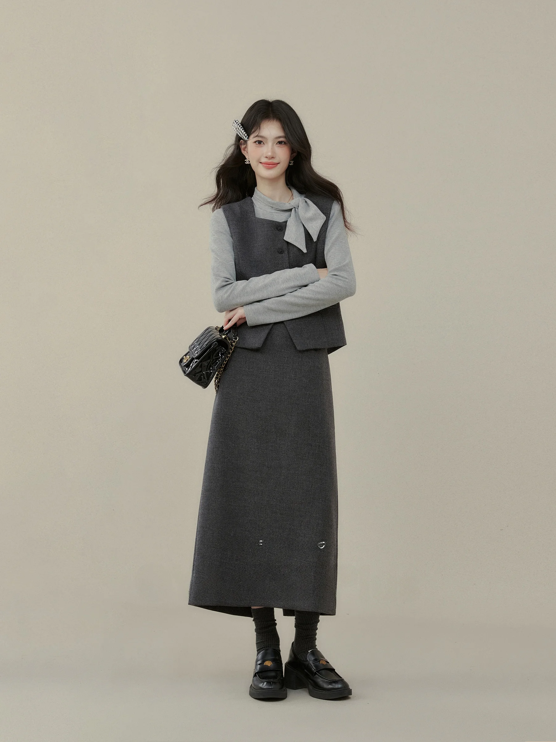 プラスサイズニット長袖Tシャツベストセットミニスカート3点セット ベルリン・ヘルタスタイル アップル体型・ペア体型の女性向け