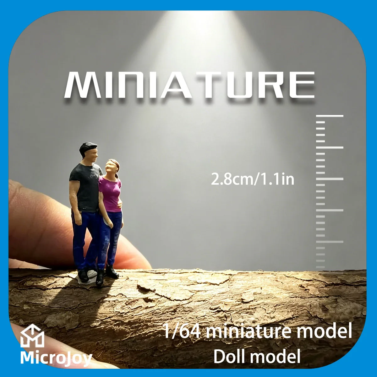 Miniature figure model in 1:64 scale, depicting a couple hugging each other, suitable for HO scale train dioramas, DIY scenery, creative scenes, mini scene combinations, and miniature scene accessories