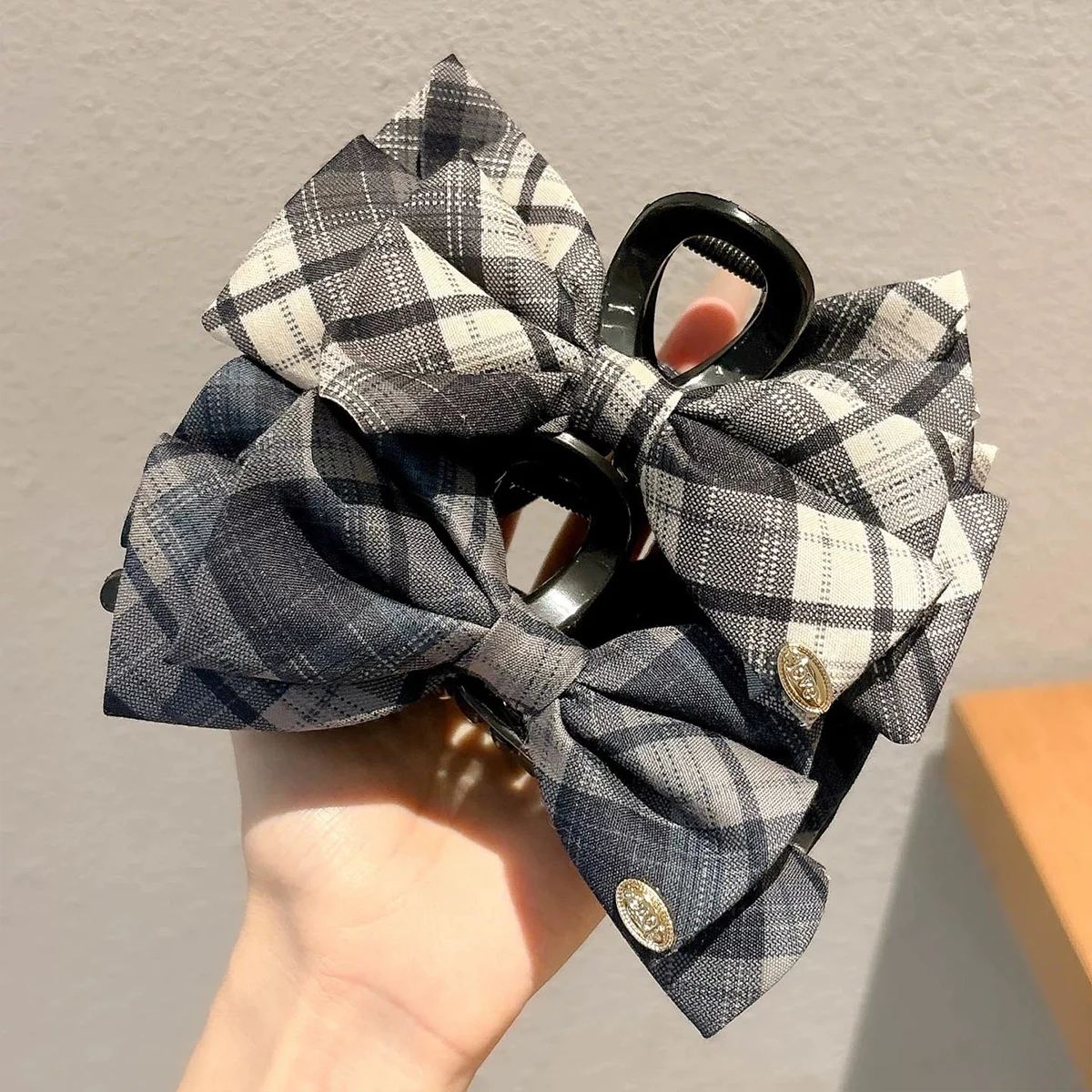 1 Stück/2 Stück Herbst- und Winter-Neuheit Britischer Kontrast-Karomuster-Schleifen-Haarspange, Klassische Vintage-Stoff-Haarspange für die Hinterseite des Kopfes – Detail 13