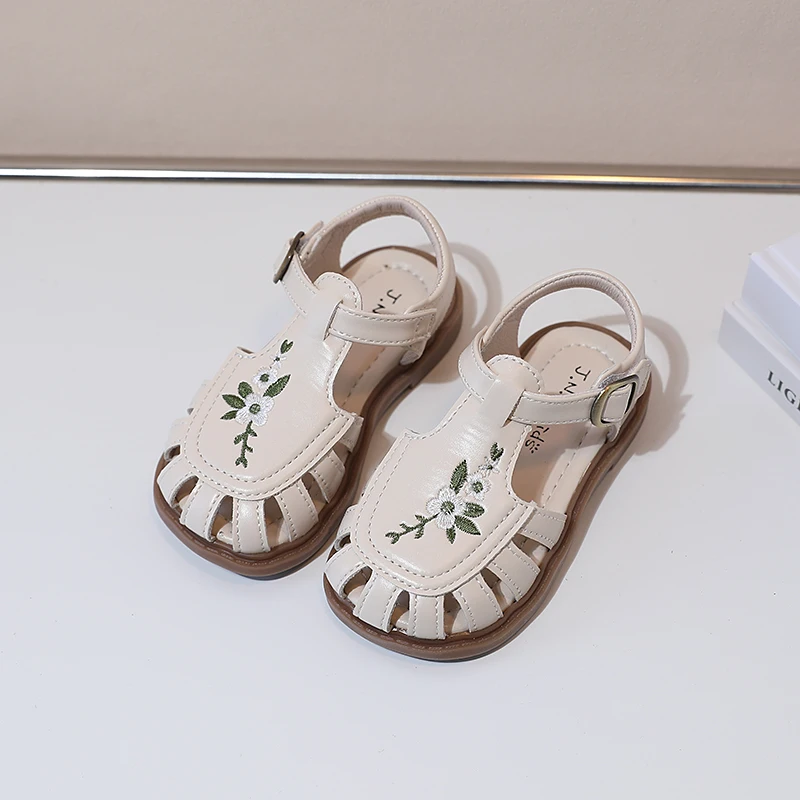 2023 Sweet Princess Sandals Summer New Covered Toes Embroidered French Style Baby Girls Simple Flat Casual Dress Shoes National