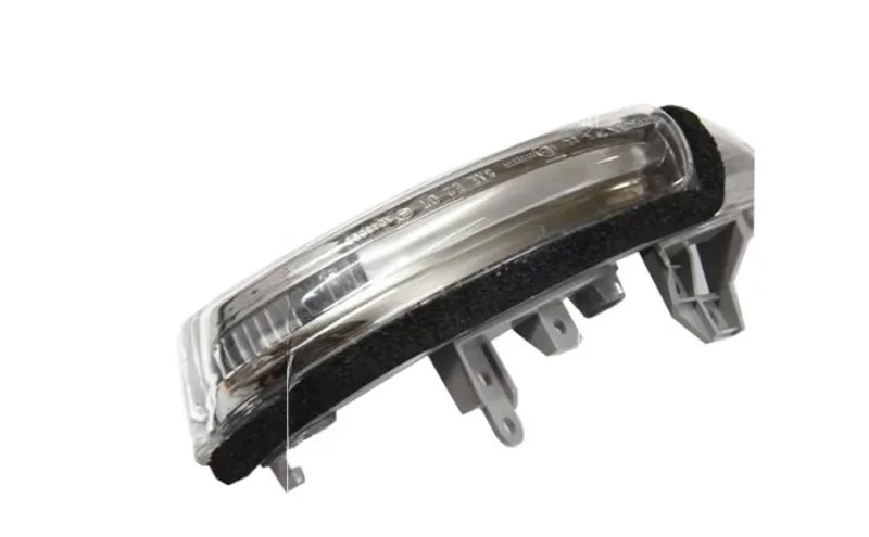 Car accessories FOR09 10 13 14 models are applicable to the new Crown Reiz rearview mirror turn signal lamp.