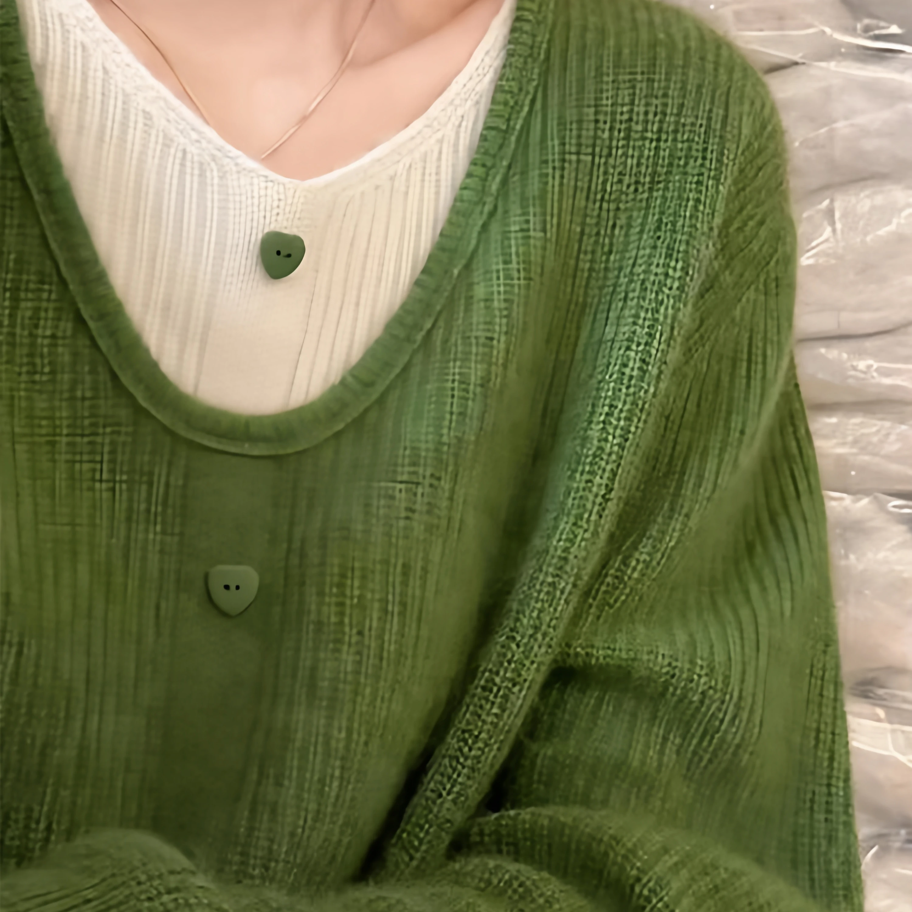 

Женский пуловер с круглым вырезом, искусственный дизайн из двух частей, вязаный свитер с пуговицами в форме сердца, ленивый стиль, элитный мягкий вязаный топ с длинными рукавами