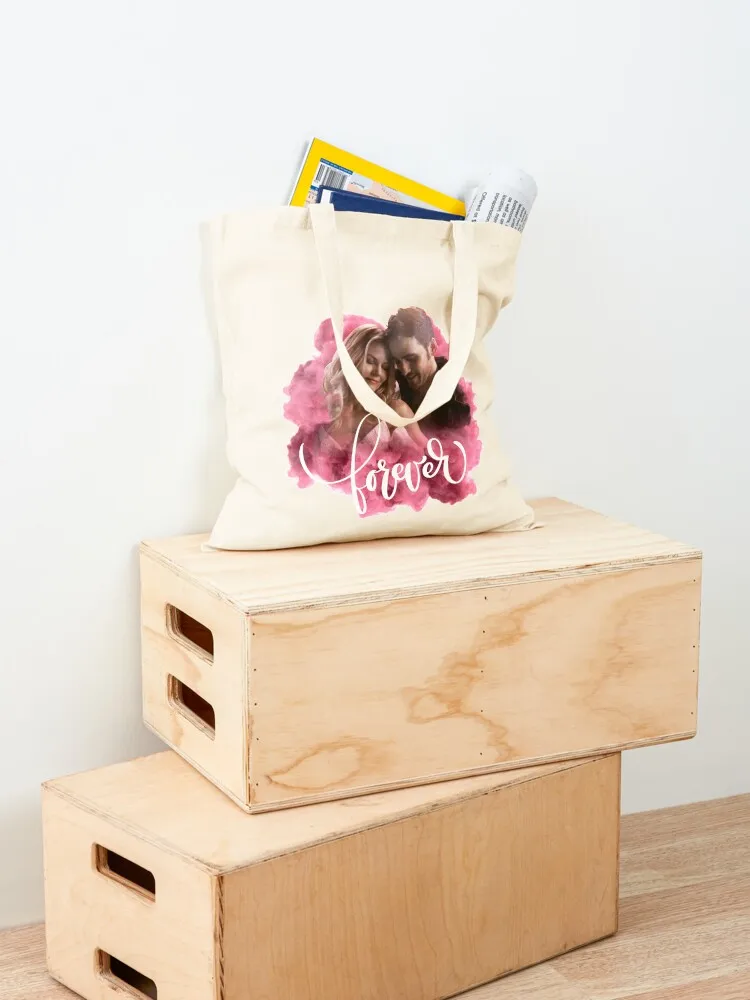 ذات مرة: إيما آند هوك (الكابتن سوان)، حقيبة يد للأبد، حقيبة هدايا، حقيبة نسائية