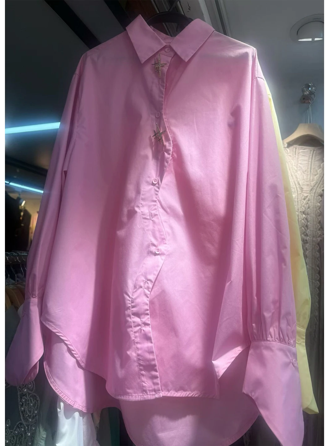 

Розовая женская блузка нового дизайна для ранней весны, высококачественная, свободного кроя, с длинными рукавами, в стиле Lazy Sle, оригинальный дизайн, свободный крой, на пуговицах.