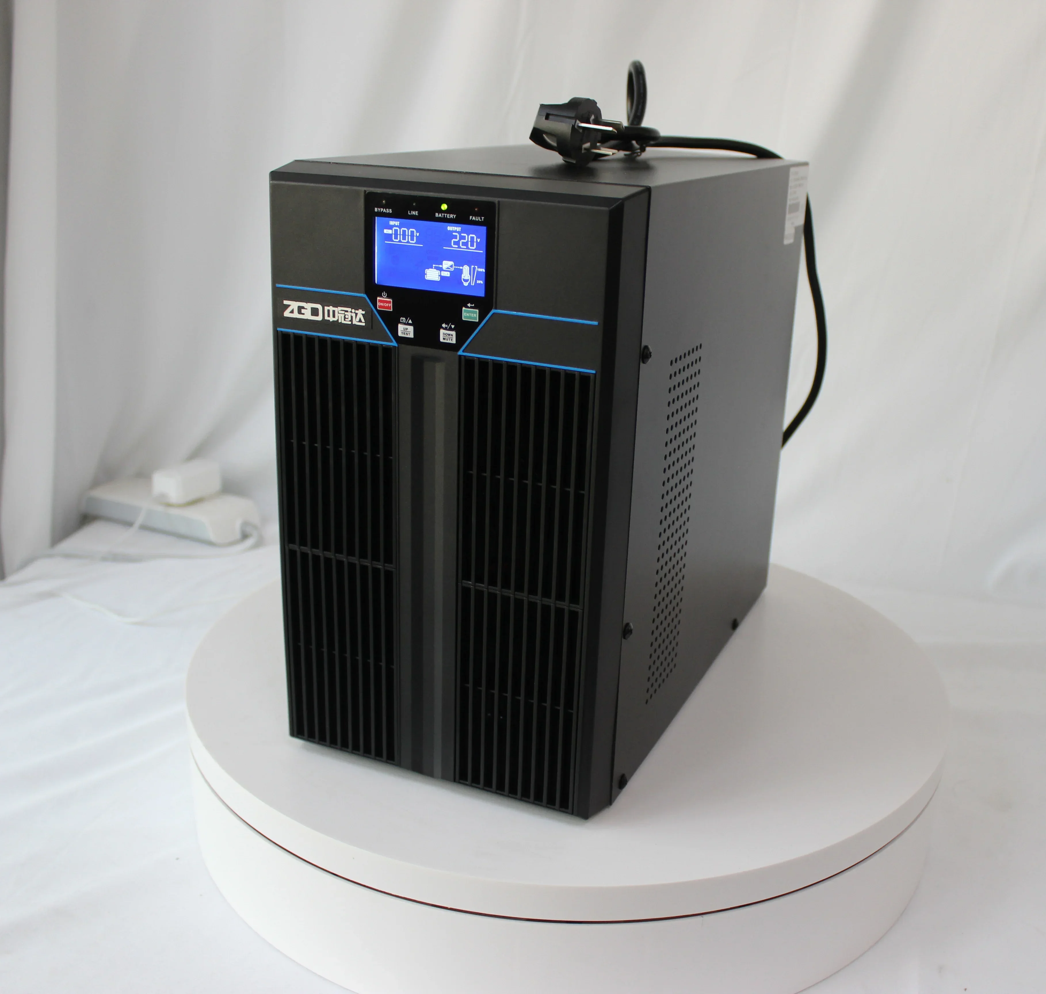 UPS عالي التبريد 1KVA 220V DC مصدر طاقة احتياطي لجهاز توجيه WiFi مع وقت استعداد لمدة ساعة واحدة