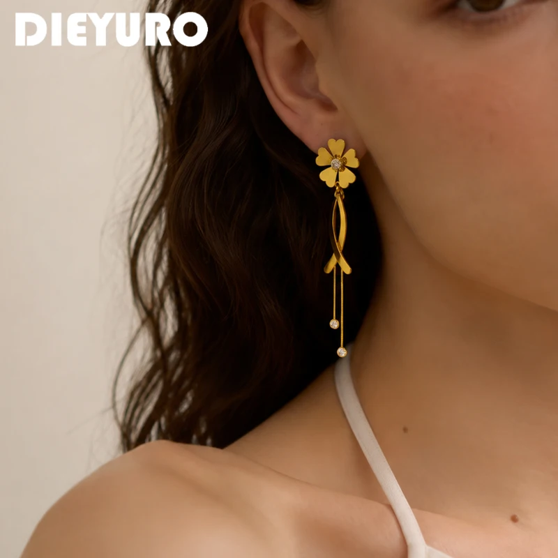 DIEYURO Goldene Ohrringe mit fünf Blütenblättern, Strasssteinen und langen Quasten, Damen-Ohrringe aus Edelstahl, wasserdicht, Schmuckgeschenk