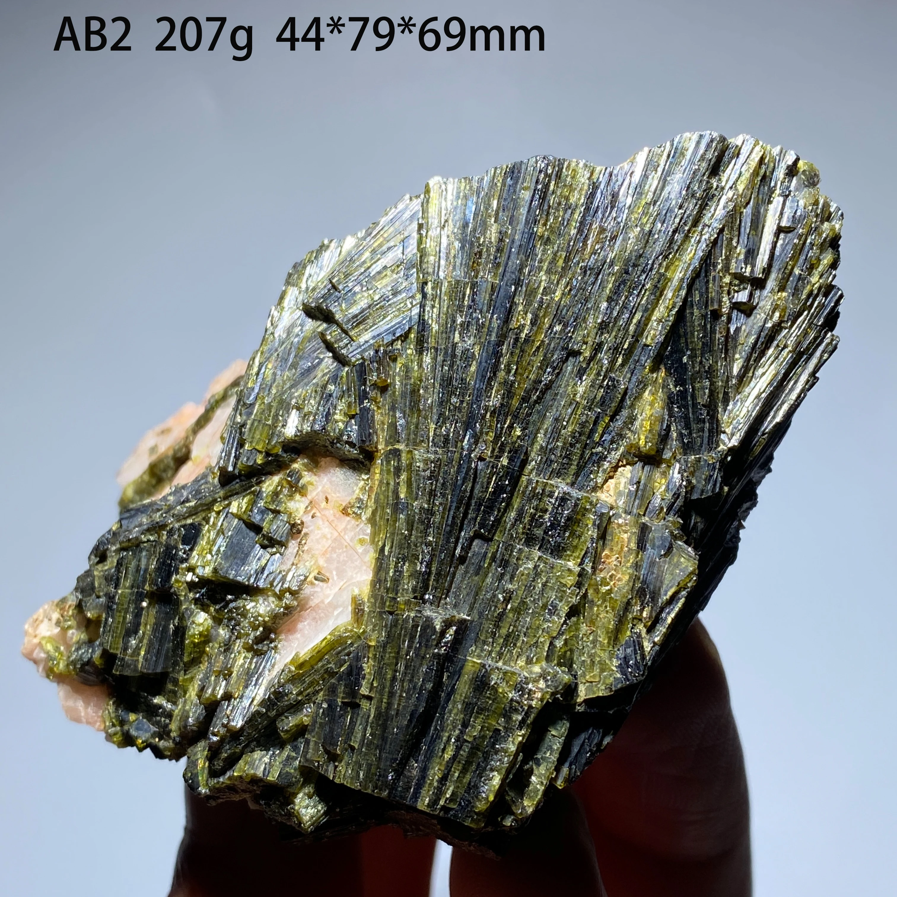 Natural Green Epidote with Rock Quartz Crystal Rough Mineral Specimen, Healing Teaching Stone for Home Decor Collection