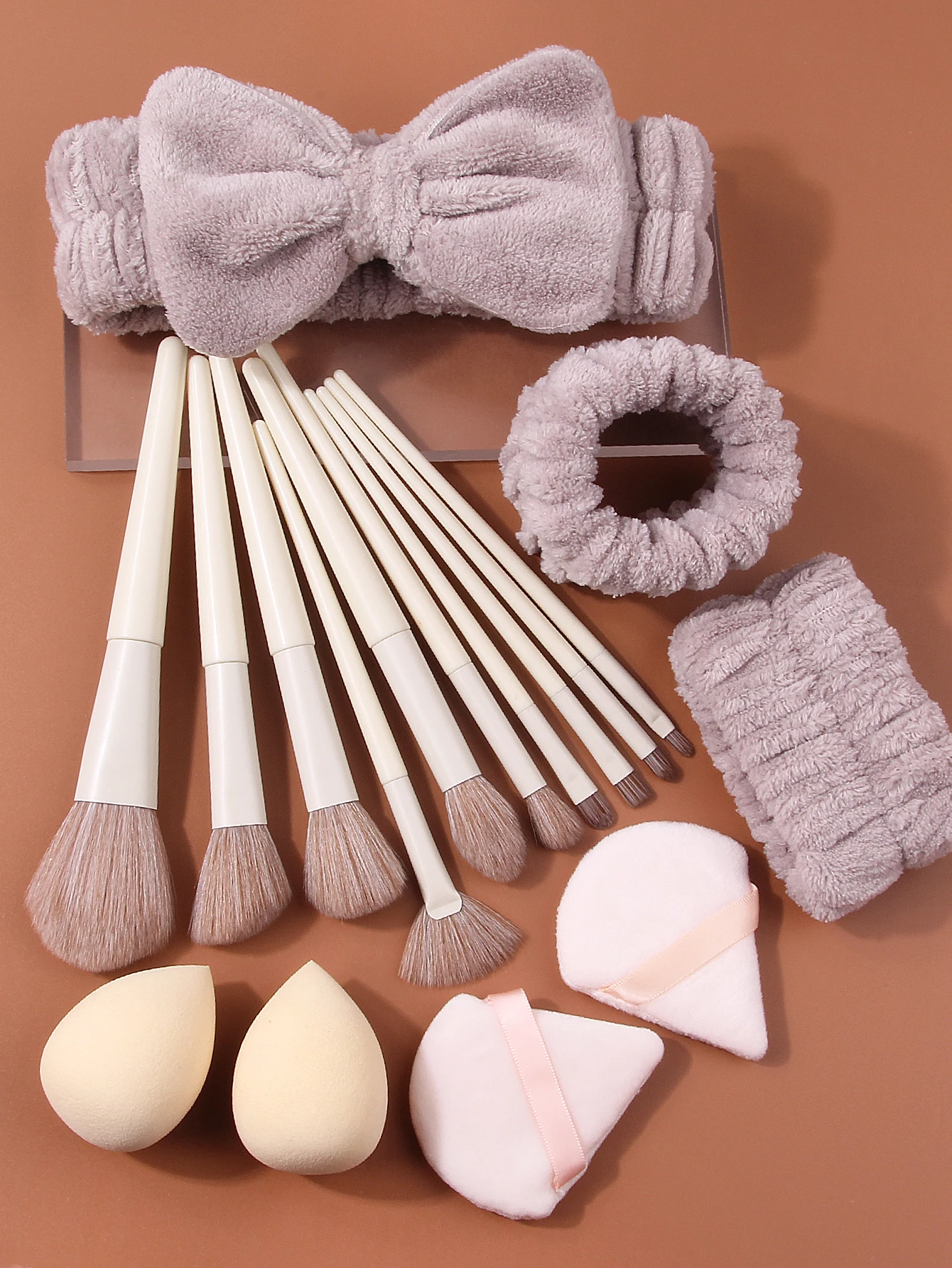 Juego de brochas de maquillaje y esponja de belleza, esponja triangular, huevo de belleza, diadema, kit removedor de pulsera, herramienta de maquillaje, regalo, juego de 17 piezas