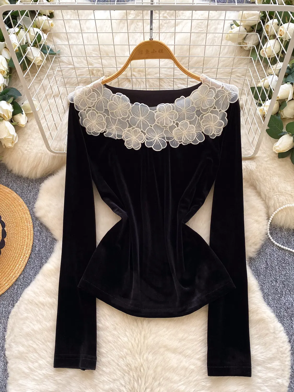 

2026 New Spring Women Fashion V-neck Long Sleeve T-shirt Embroidered Flower Patchwork Decoration Short T-shirt Tops