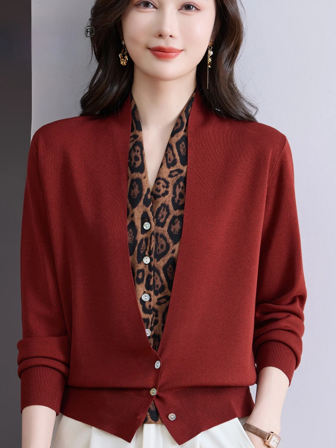 

Свободный вязаный кардиган с V-образным вырезом и утяжкой на талии для женщин среднего и старшего возраста, весенняя новинка, дышащий, легкий