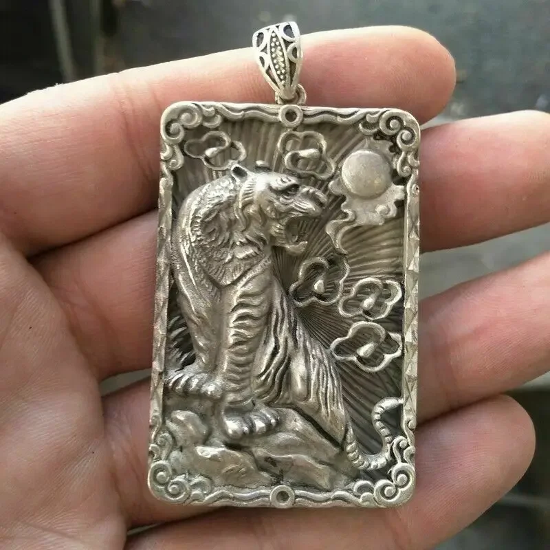 

Old China Tibet Silver Handmade Force Tiger Statue Amulet Nelace Pendant Gift