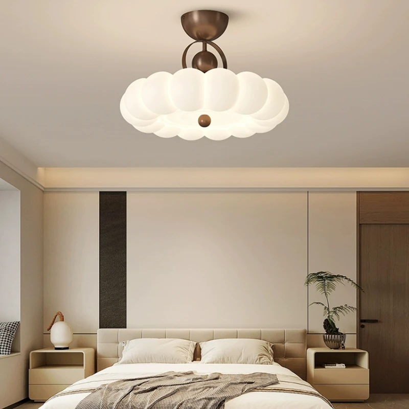 フレンチマスターベッドルームシーリングライトLED中世クリームスタイルミッドアメリカンハイエンド感覚の寝室書斎装飾照明