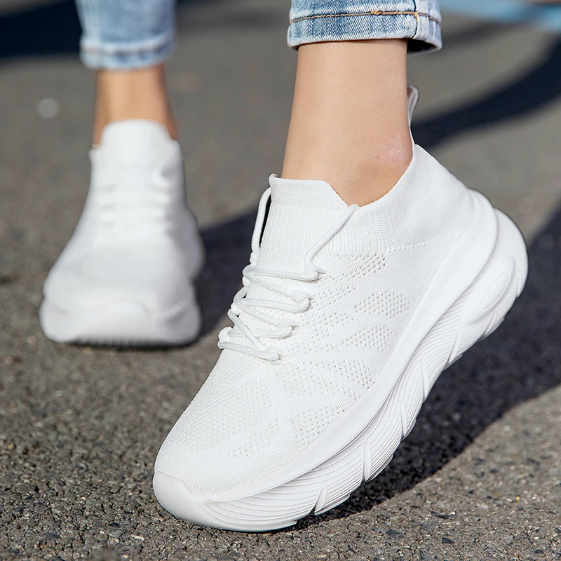 أحذية نسائية صيفية جديدة شبكية قابلة للتنفس، أحذية رياضية منسوجة بنعل ناعم، جوارب خفيفة الوزن، أحذية جري كاجوال