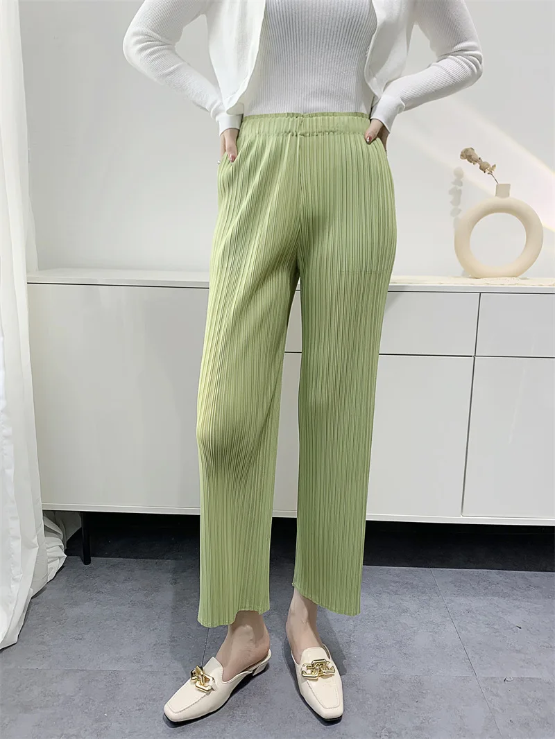Miyake Spring and Summer New Casual Pants Simple, Loose and Comfortable Casual Elastic Pleated Straight Nine-point Pants Women
