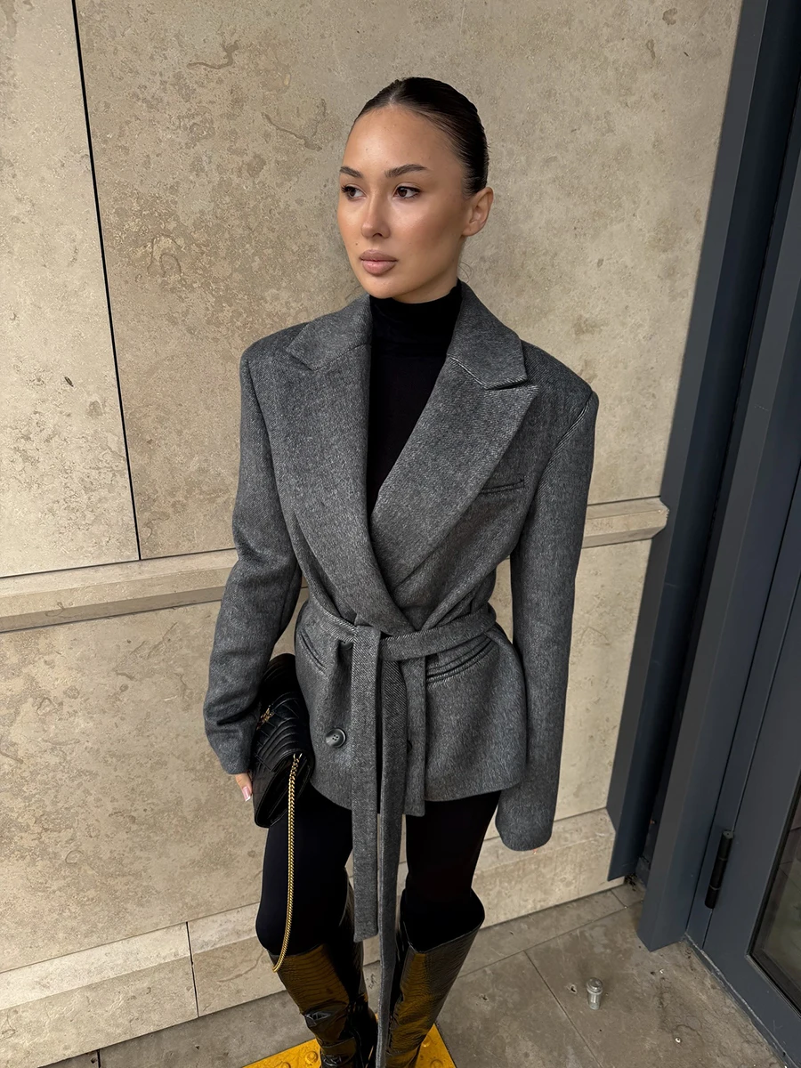 

Bornladies Women's European and American Winter Suit Fashionable Big Collar Pocket Autumn and Winter Commuting Jacket Outfit