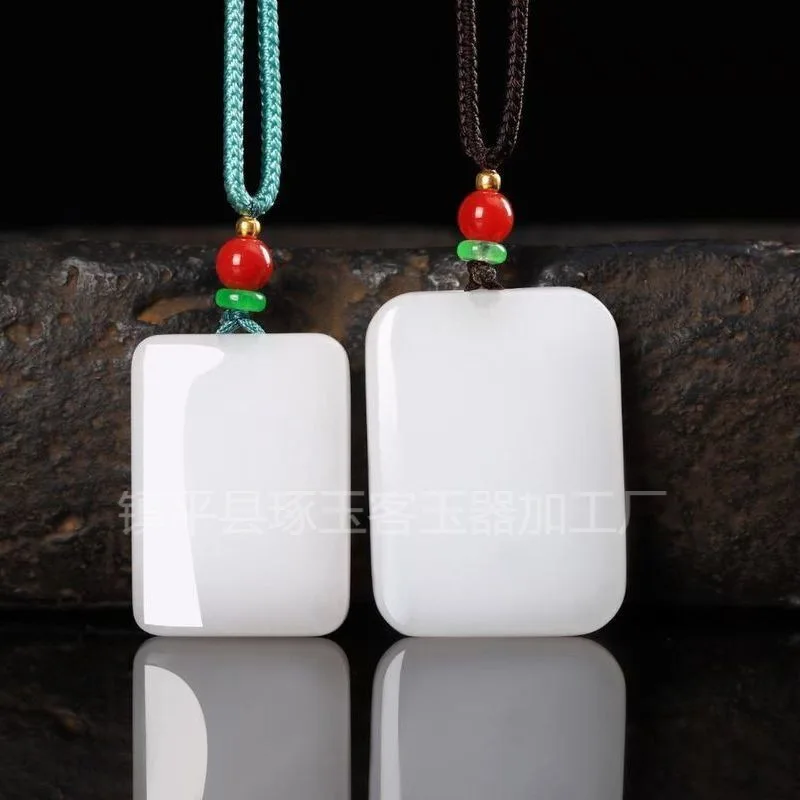 

Брендовый кулон из белого нефрита, золота, шелка, нефрита, инкрустированный нефритовым кулоном из нефрита