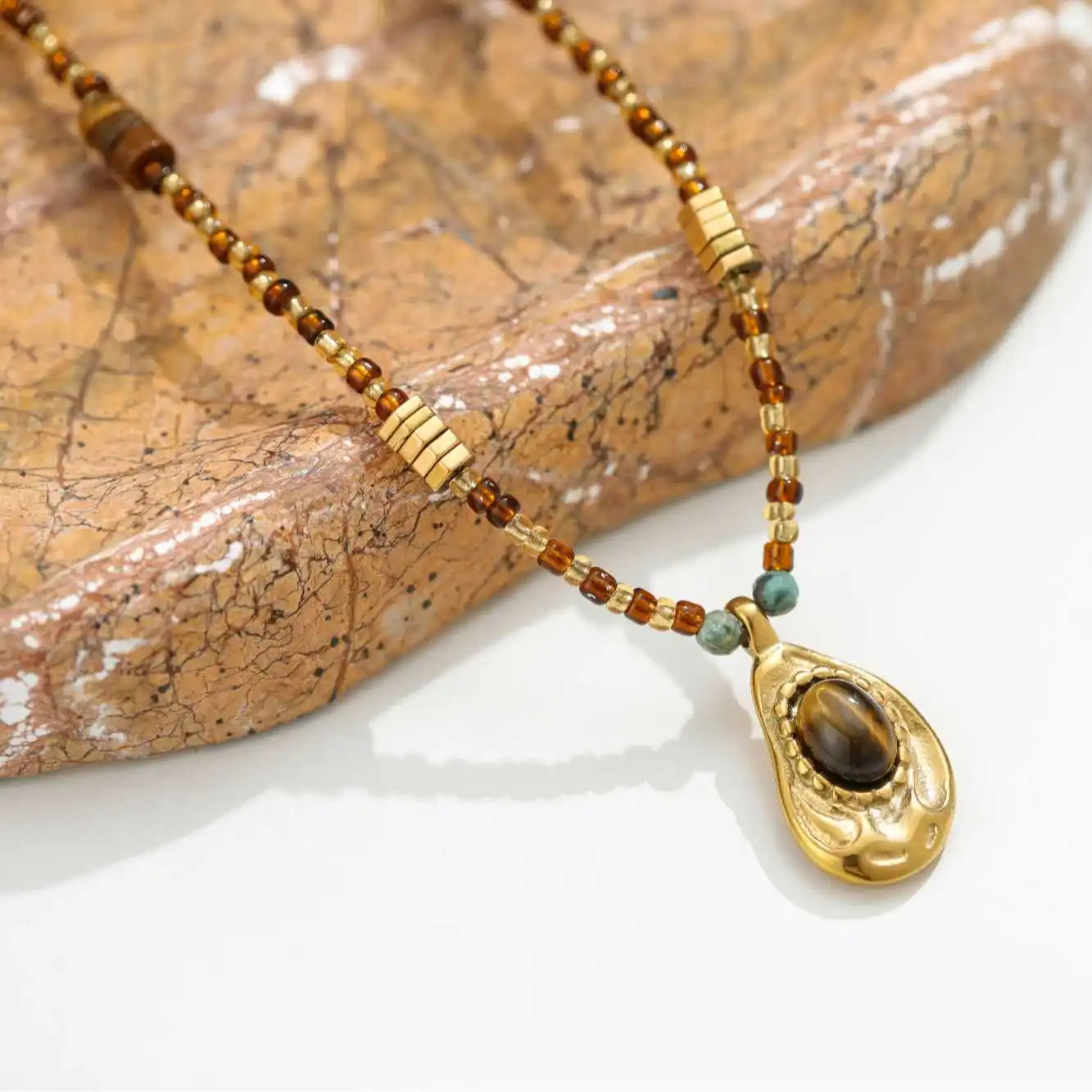 Natural stone necklace Perfume handmade beaded pendant temperament versatile women's light luxury retro texture wind lock, start