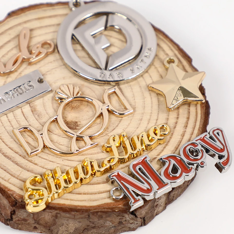 

Пользовательский логотип, 3D металлические буквы, именная бирка из цинкового сплава для сумки, одежды, металлические этикетки, пришивные