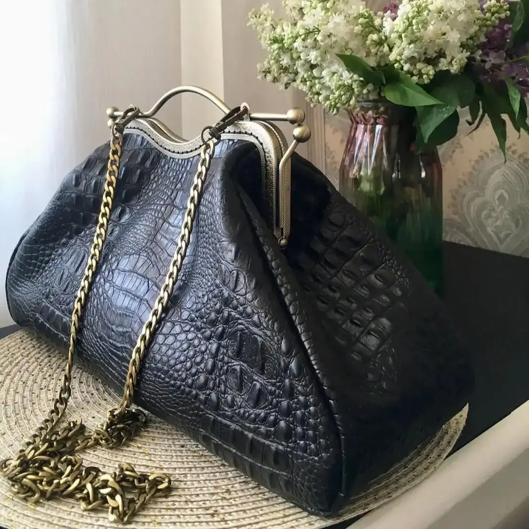 

Сумка Lost in Vintage из искусственной кожи, замок «фермерский замок» с ручками, съемная металлическая цепь 120 см, 40x23x13 см