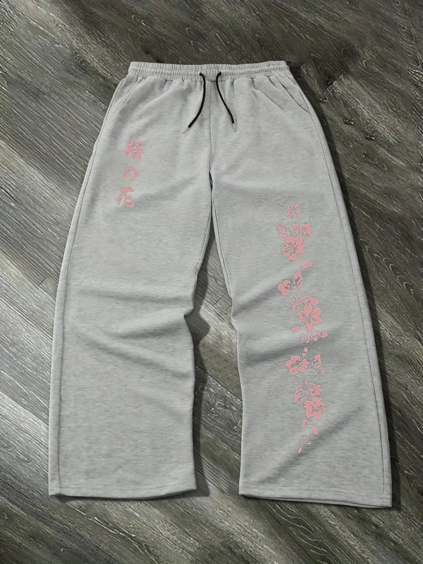 Pantaloni da jogging neri con stampa Sakura giapponese da uomo, pantaloni sportivi a gamba larga con motivo floreale rosa, pantaloni casual in vita elastica 2025
