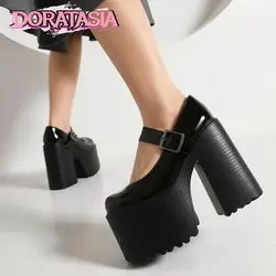 Punk Goth piattaforma tacco alto femminile Mary Jane pompe fibbia fondo spesso Design marca lusso Cool Cosplay scarpe Y2K Fashion Pumps