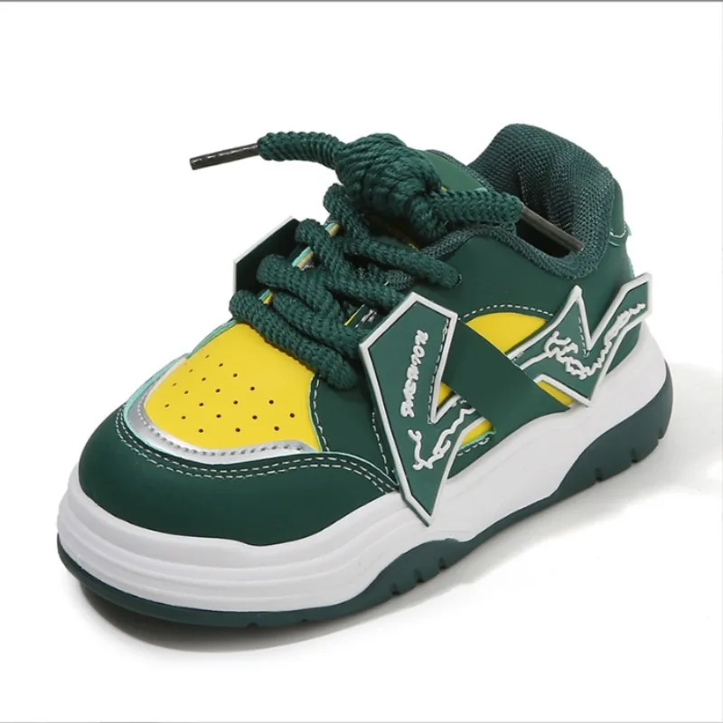 Children's sports shoes 2026 autumn new item boys' lightweight casual shoes girls' board shoes soft soled baby shoes Size 21-32