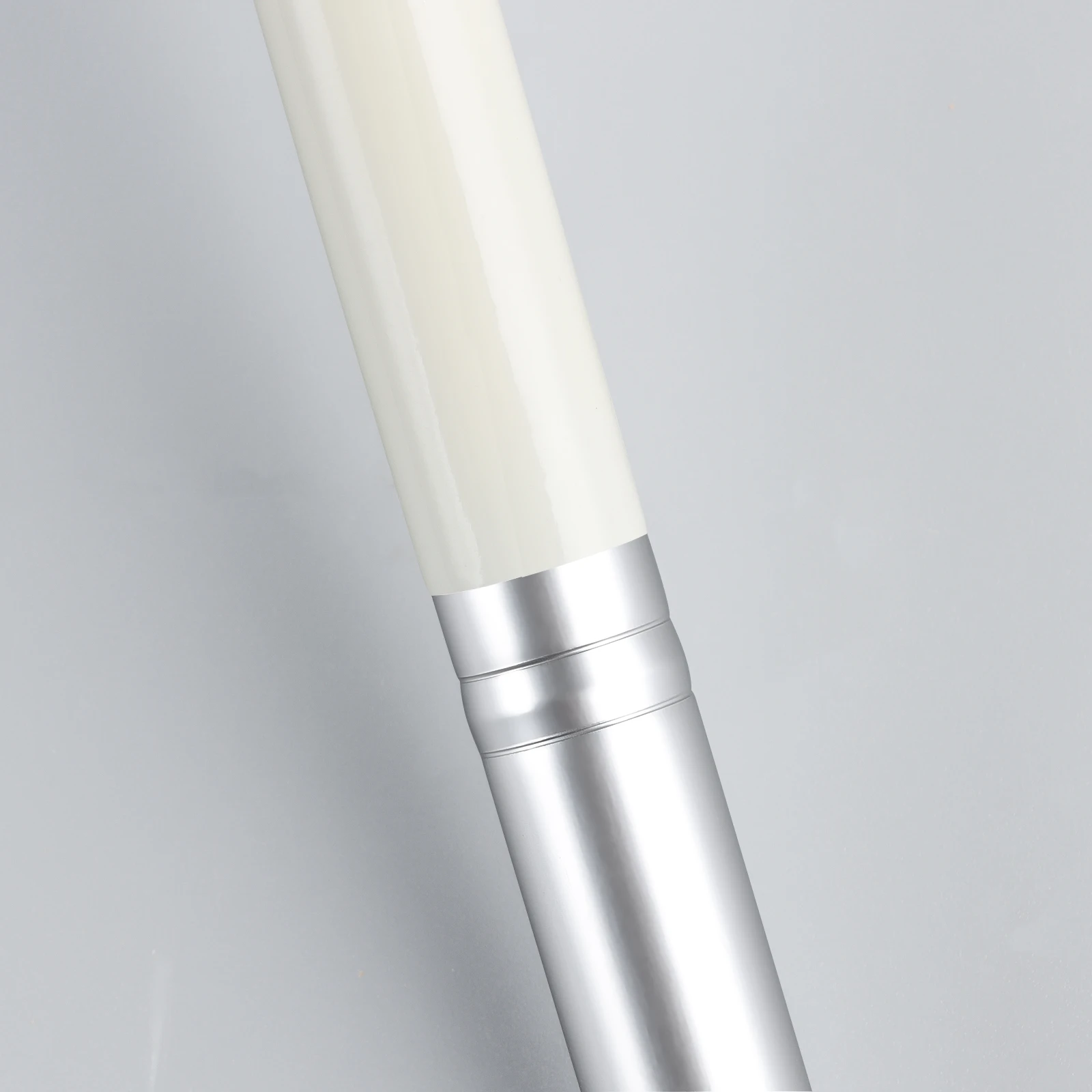 ใหม่อายแชโดว์เดี่ยวจมูกโปรไฟล์คอนซีลเลอร์ไม้ Minimalist แบบพกพา Multi-Function แปรงแต่งหน้าเครื่องสําอางค์แต่งหน้าเครื่องมือ