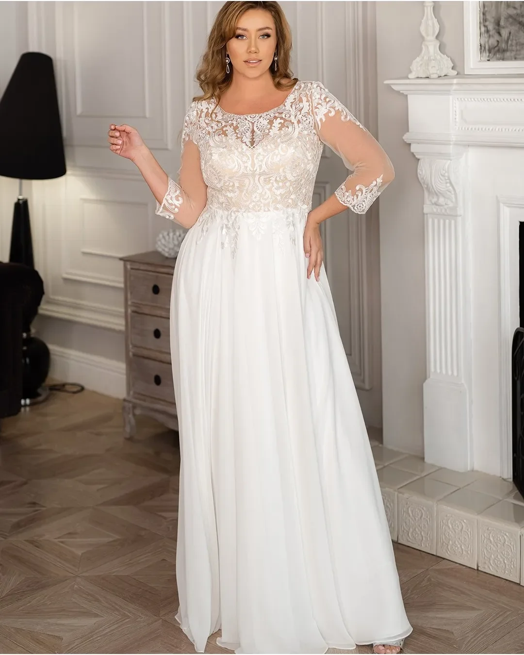 Elegant women's wedding dress Plus Size Classic lace round neck A-Line seven-point sleeve bridal dress Sweep Train robe Mary