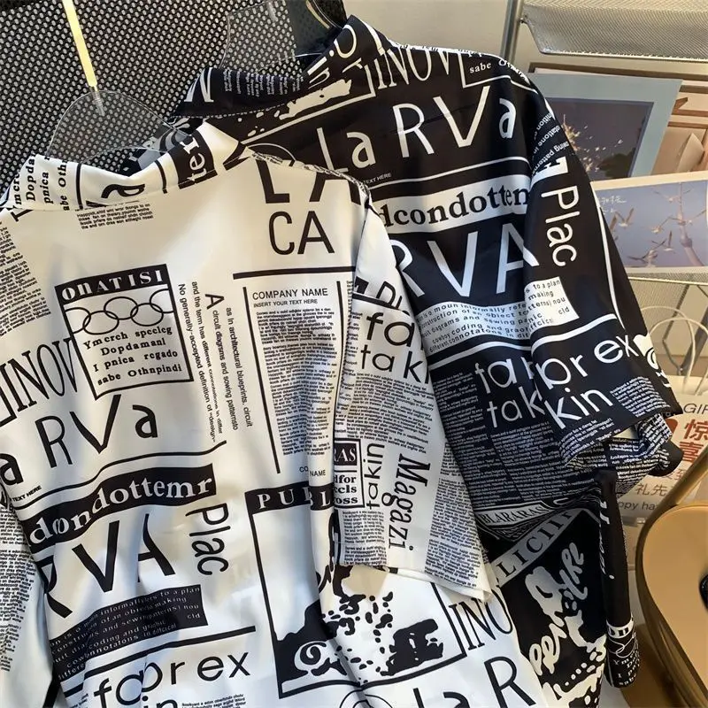 Camisas con estampado completo de letras de periódico Retro para hombres, Tops de solapa de manga corta, ropa de calle de gran tamaño, blusa Harajuku para parejas, Verano