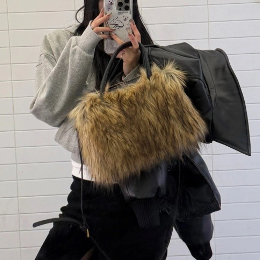 

Y2k Мягкая плюшевая женская сумка на плечо, зимняя модная сумка из искусственного меха, популярные сумки через плечо для девочек, маленькие квадратные женские сумки, меховая сумка-тоут