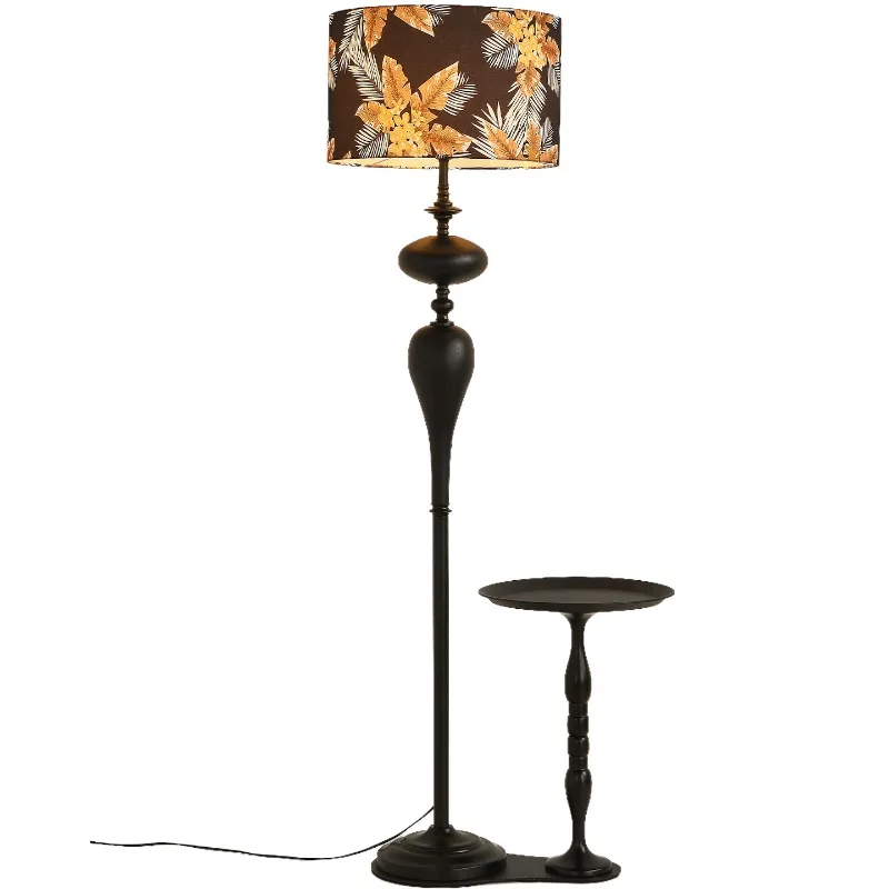 

Средневековый американский ретро-стиль: напольный столик для спальни, прикроватный столик, придиванный столик для гостиной, вертикальный столик с пультом дистанционного управления.