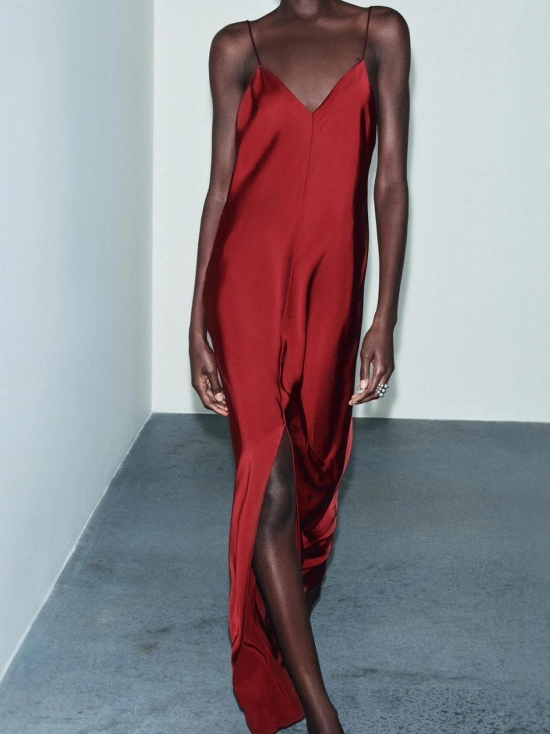 

Шелковая атласная ткань, драпировка против морщин, большой бал, бретелька Dr, сексуальный Sle, без бренда, другой материал, 00% облегающий костюм