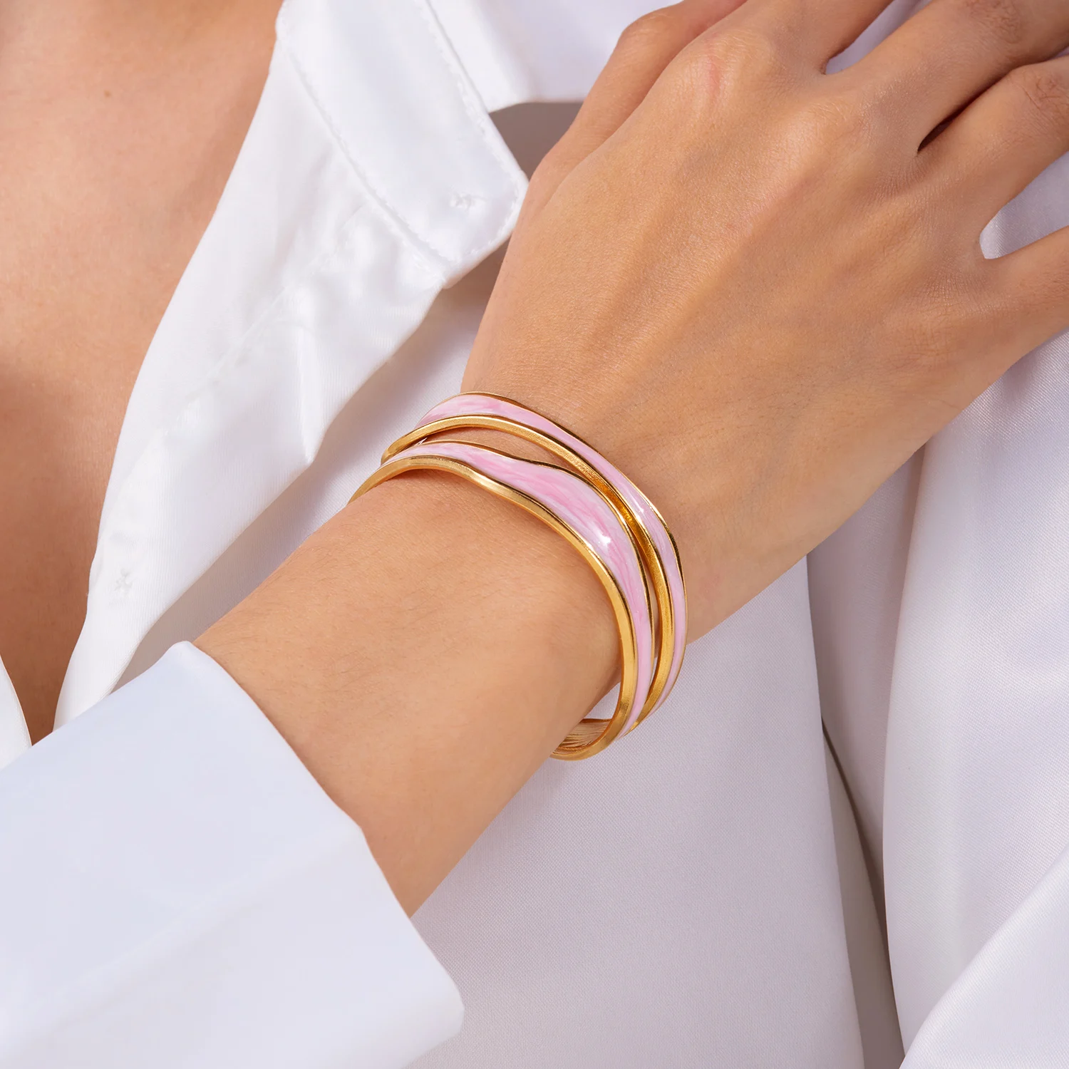 Offenes Vintage-Armband aus weißem Emaille-Edelstahl für Damen, einfaches Metall, unregelmäßige Form, geometrisches Armband, kein Verblassen von Schmuck – Detail 12