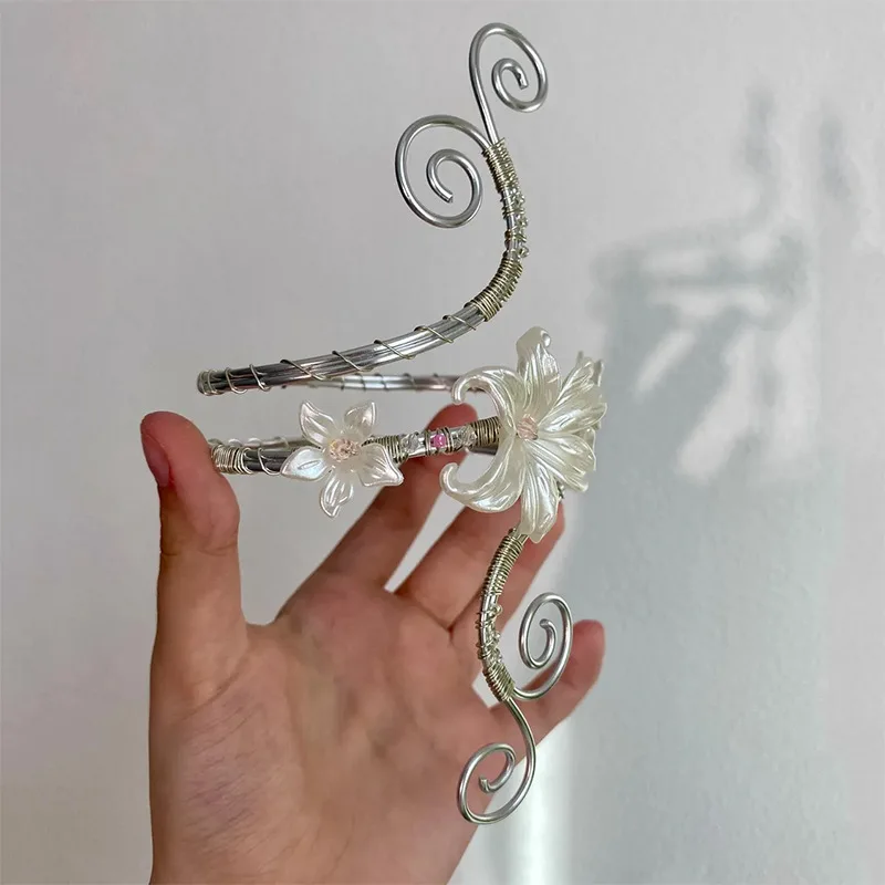 Vintage Elegant Hollow Out Iris Flower Bracelet Floral Adjustable Open Arm Bangle Vintage Armlet Armband Arm Accessories Gift
