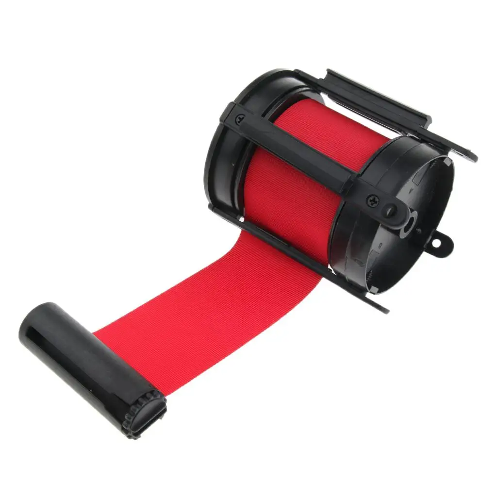 حزام الدعامة القابل للسحب، ملحق مثبت على حاجز التحكم في طابور الحشود #1