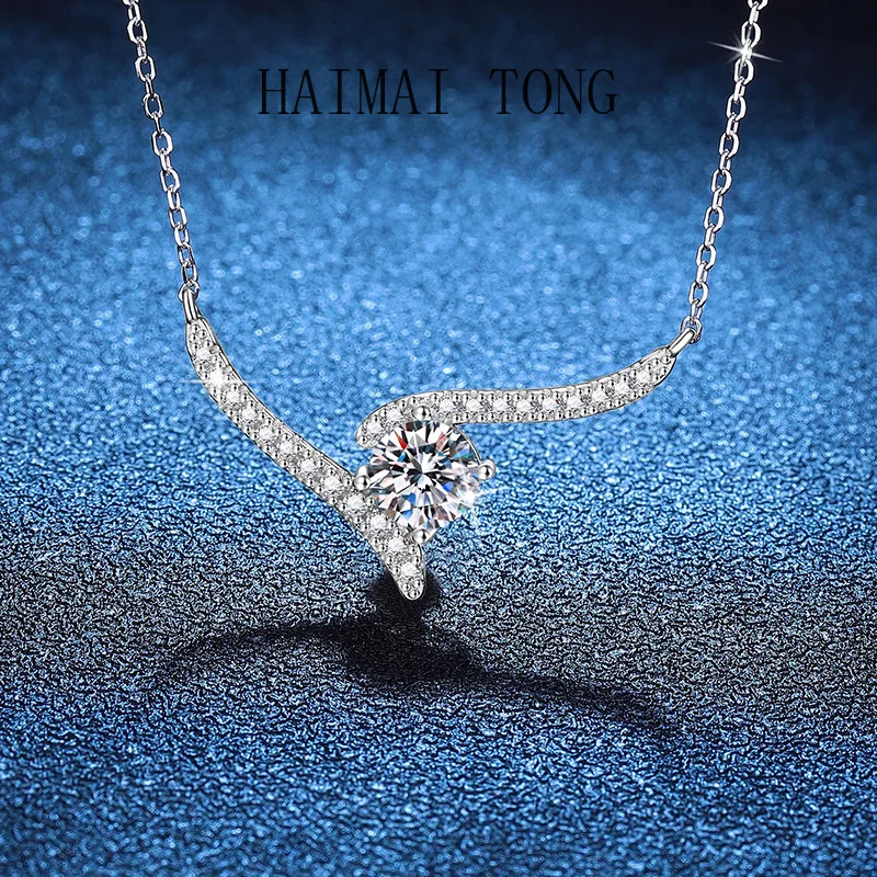

HAIMAITONG PT950 platinum Cross-border necklace moissanite pendant Korean version angel smile collarbone chain D color moissanit