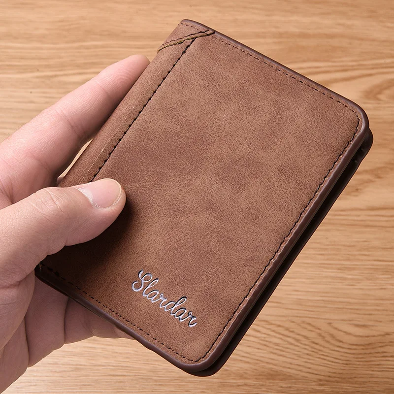 Neue trendige Herrenbrieftasche, kurze Geldbörse aus mattem Leder, Geldbörse mit mehreren Steckplätzen, dreifach vertikale Retro-Geldbörse