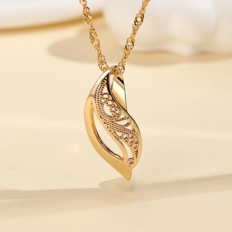 Europe and America Fried Dough Twists Chain Champagne Gold Gloss Hollow Pattern Necklace Casual Versatile Jewelry