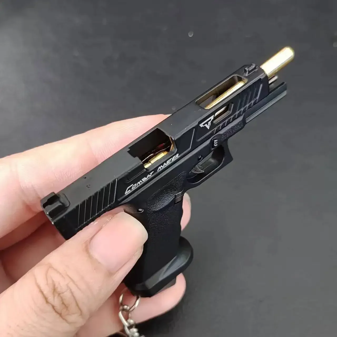 逆アセンブル金属 1:3 G34 TTI ピストル G17 92F ピストルモデルおもちゃの少年ギフトキーホルダーバックパックペンダント