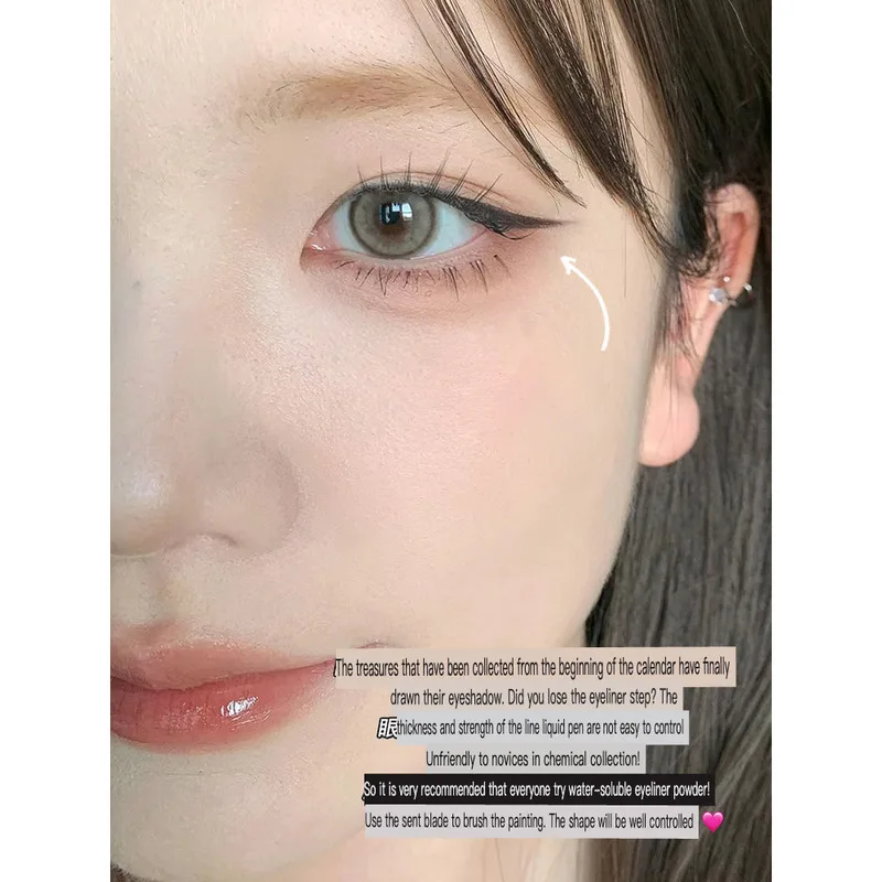 ผงอายไลเนอร์สองสีที่ละลายน้ําได้ของ GELLA ช่วยยืดมุมด้านนอกของดวงตาด้วยแปรง