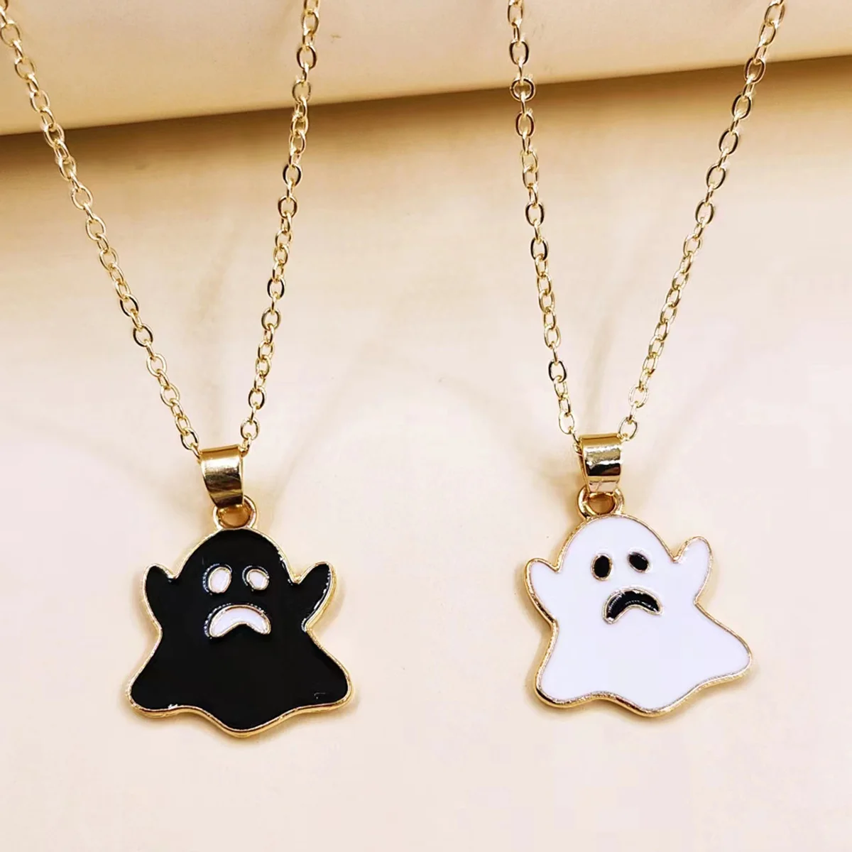 

Fashion Spooky Halloween Jewelry Scary-cute Black and White Ghost Gold-plated Short Pendant Necklace for Women