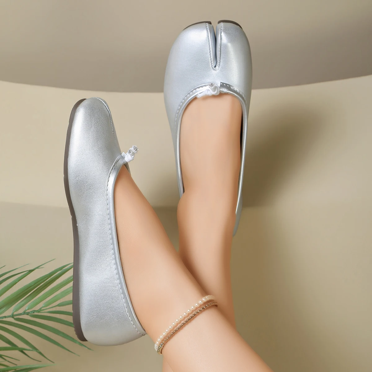 Brandneue Damen-Slipper mit geteiltem Zehenbereich, Tabi-Flats, aus weichem Leder, zum einfachen Anziehen, Ballerinas, bequem, für den Alltag, lässig, Loafer, Übergröße 43 – Detail 13