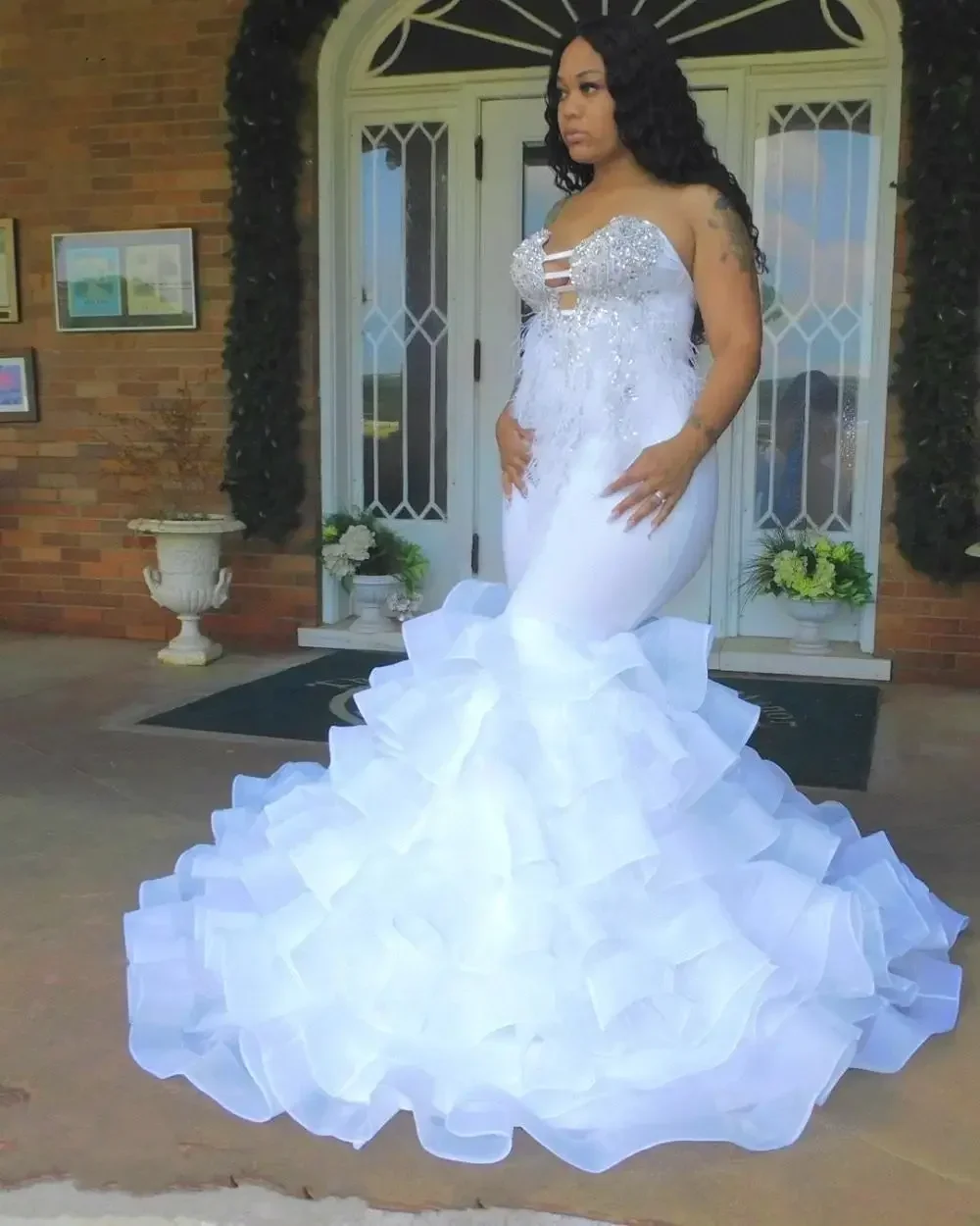 

Customized Plus Size Feather Wedding Dresses Bride Gowns Tiered Skirts African Lace Beading Nigerian Sweetheart Applique