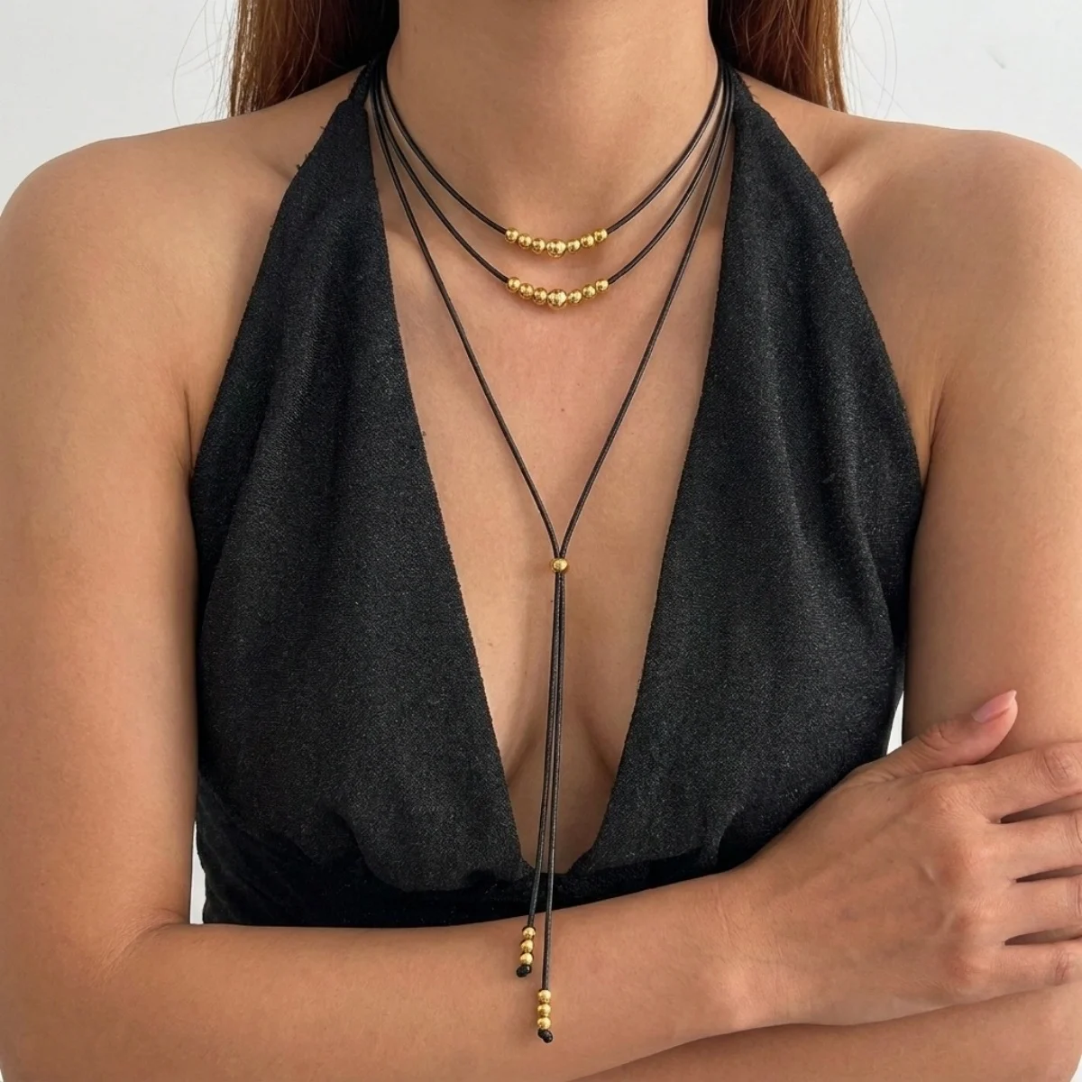 Vintage Minimalistische Gebogene Mehrschichtige Halskette für Damen und Herren, Schwarzes Lederband, Y-förmige Goldfarbene Perlen, Quasten-Choker-Schmuck – Detail 25