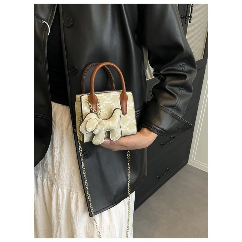 

High-End Women's Tote Bag Made Of Fine Leather Featuring Paris Style And High-End Commuter Vintage Look