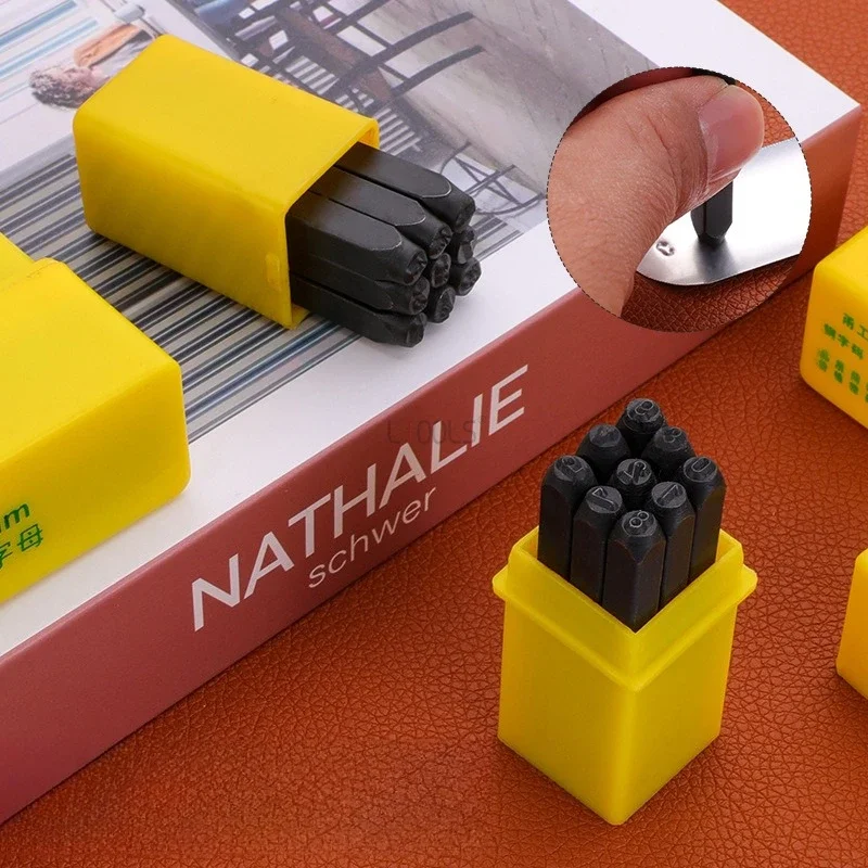 

Набор штампов с буквами алфавита и цифрами, коробка, стальной закаленный металлический дырокол, инструмент, сделай сам, кожаное ремесло, тиснение, инструмент для резьбы ручной работы