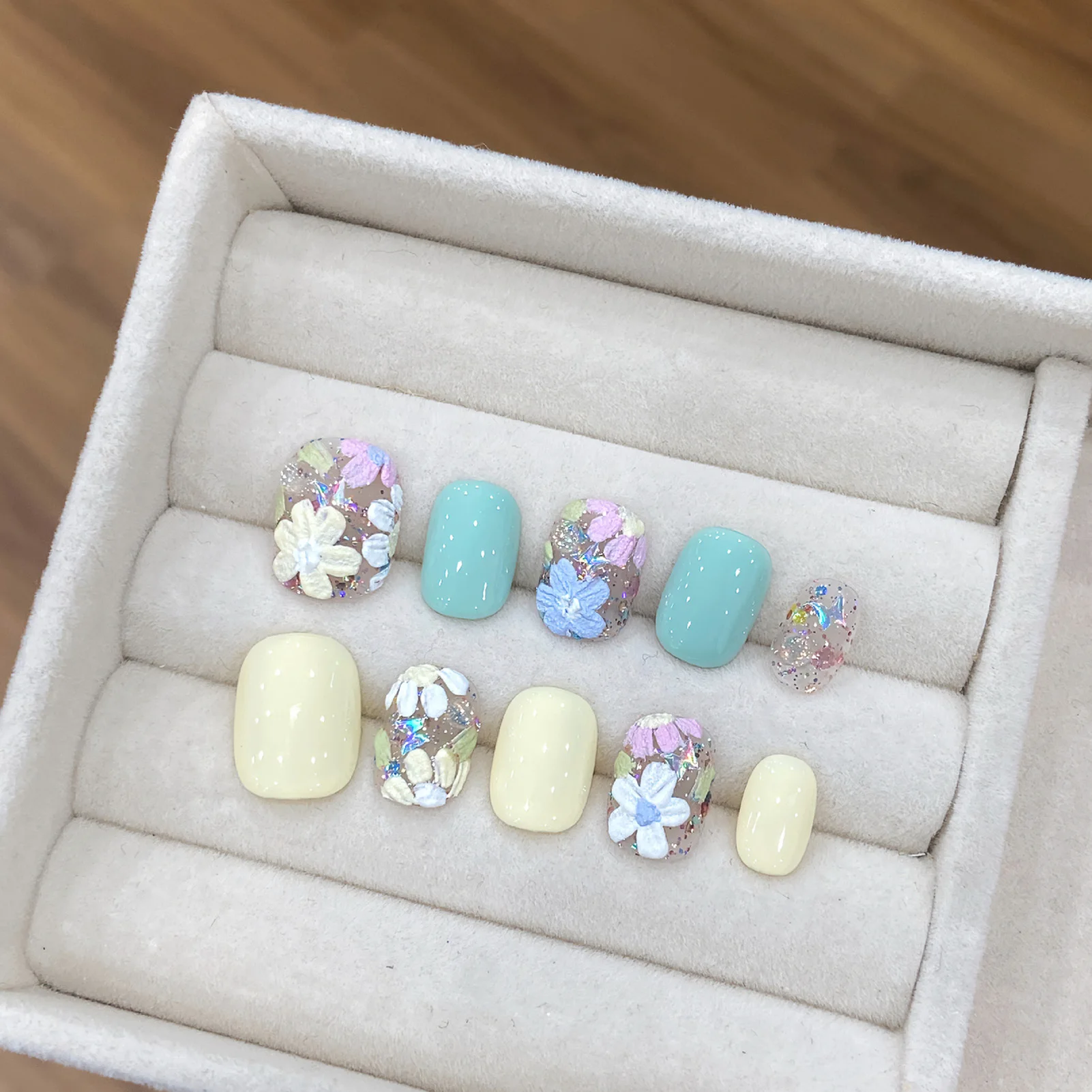Summer Party Press-On Nails Butterfly Mint Mambos Dopamine Style Short Fake Nails for Spring Vacation Trendy Nail Art Kit
