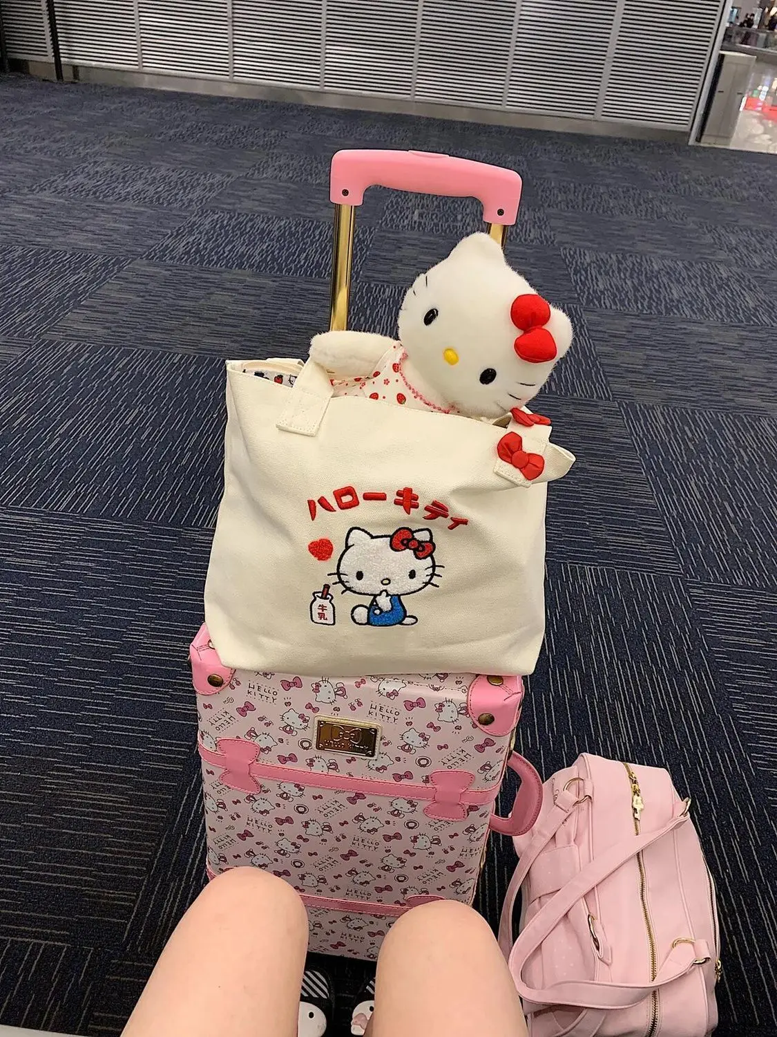 Cute hello kitty Embroidered Canvas Bag Girls Large Capacity Portable Outgoing Shopping Bag Handheld Shoulder Bag Commuter Versa