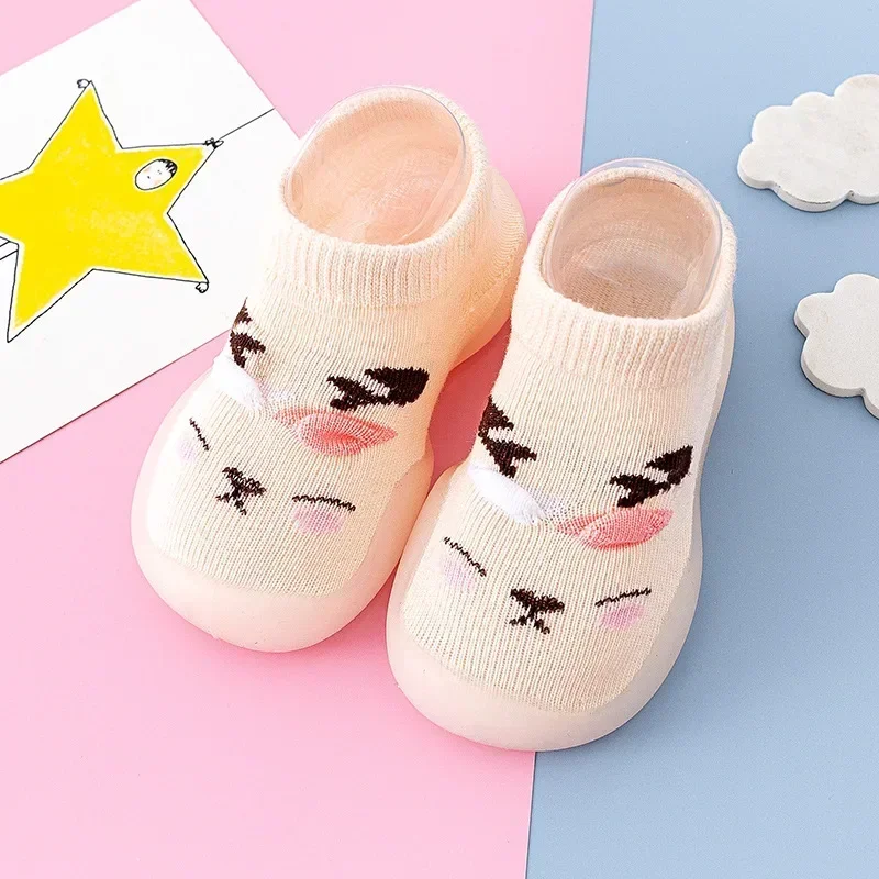 Обувь для малышей, мягкая подошва для малышей на весну и осень, новый стиль, дышащая обувь для дома, 1 пара