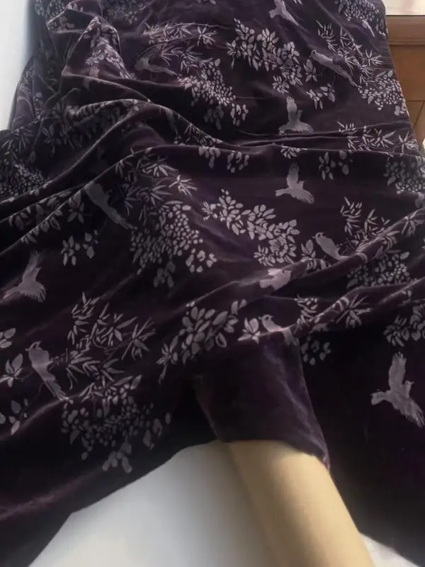 tissu-en-velours-de-soie-epais-pour-l'automne-et-l'hiver-style-hanfu-traditionnel-chinois-sur-mesure-par-des-designers-haut-de-gamme-en-tissu-glycine-violette